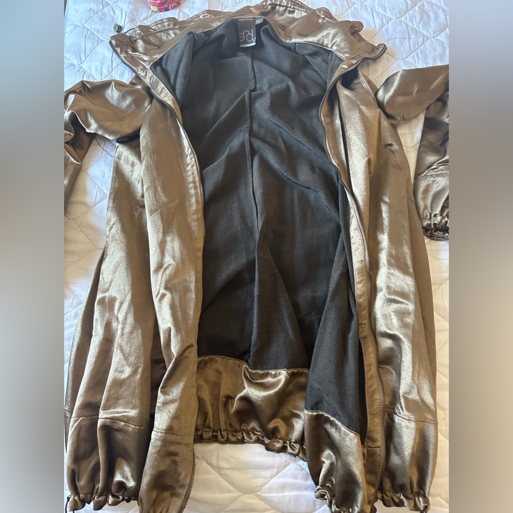 R—Designer Jacket - Picture 4 of 14